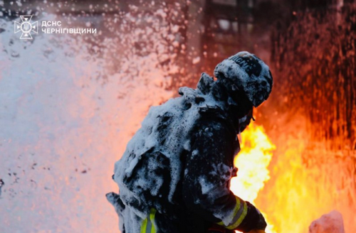 Дрони атакували залізницю та енергообʼєкт у Чернігівській області: частина регіону без світла Дрони атакували залізницю та енергообʼєкт у Чернігівській області: частина регіону без світла